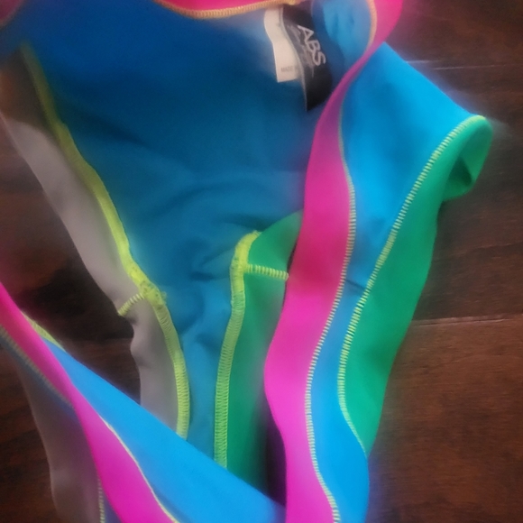 2 piece bathing suit.Pink blue and green. Size 6 - Picture 4 of 7